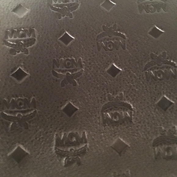 MCM KLARA BLACK MONOGRAM INCLUDES SHOULDER STRAP! - Picture 4 of 8